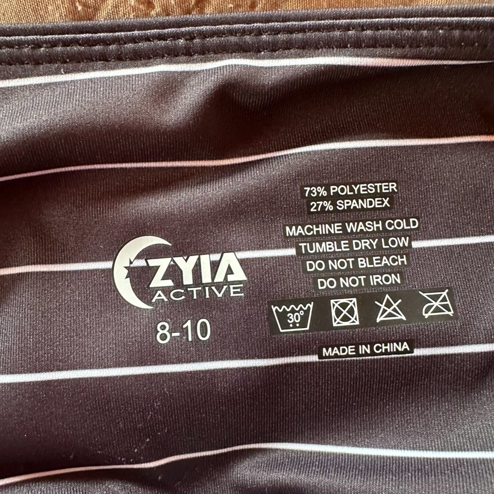 Zyia black stripe pocket light n tight leggings Size 8/10